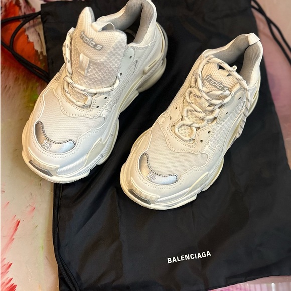 BALENCIAGA Triple S Sneakers - Picture 4 of 6
